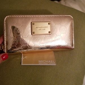 New w/tags Micheal Kors Wristlet